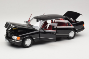 Mercedes 560 SEL W126 ブラック レッドインテリア Norev 1:18 183788 メタル - 画像 8/8