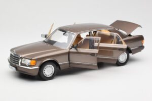 Mercedes 560 SEL W126 インパラ ブラウン ディーラー エディション Norev 1:18 B66040646 メタル - 画像 2/8