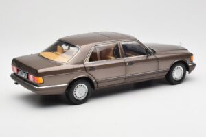 Mercedes 560 SEL W126 インパラ ブラウン ディーラー エディション Norev 1:18 B66040646 メタル - 画像 3/8