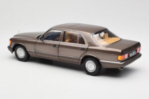 Mercedes 560 SEL W126 インパラ ブラウン ディーラー エディション Norev 1:18 B66040646 メタル - 画像 7/8