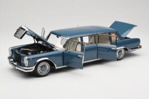 Mercedes 600 Pullman W100 ブルー NZG 1:18 B66040707 メタル - 画像 2/8