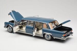 Mercedes 600 Pullman W100 ブルー NZG 1:18 B66040707 メタル - 画像 5/8