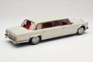 Mercedes 600 Pullman W100 ライトグレー NZG 1:18 B66040708 メタル - 画像 3/8