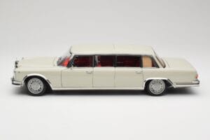Mercedes 600 Pullman W100 ライトグレー NZG 1:18 B66040708 メタル - 画像 4/8