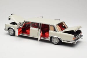 Mercedes 600 Pullman W100 ライトグレー NZG 1:18 B66040708 メタル - 画像 5/8