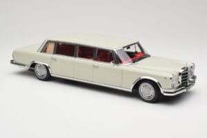 Mercedes 600 Pullman W100 ライトグレー NZG 1:18 B66040708 メタル - 画像 6/8