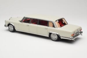 Mercedes 600 Pullman W100 ライトグレー NZG 1:18 B66040708 メタル - 画像 7/8