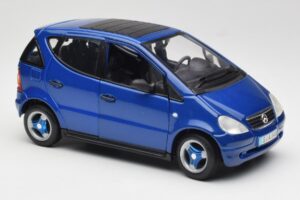 Mercedes A-Class W168 ダークブルー Maisto 1:18 B66005219 メタル - 画像 6/8