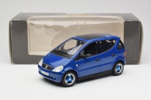 Mercedes A-Class W168 ダークブルー Maisto 1:18 B66005219 メタル - 画像 8/8
