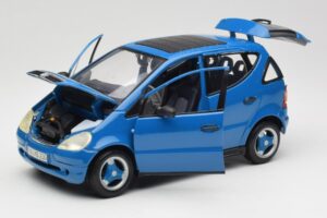 Mercedes A-Class W168 ライトブルー Maisto 1:18 37800-M5 メタル - 画像 2/8