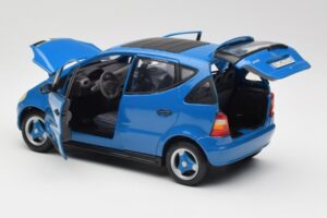 Mercedes A-Class W168 ライトブルー Maisto 1:18 37800-M5 メタル - 画像 5/8