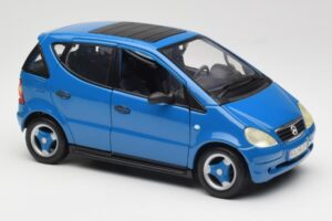 Mercedes A-Class W168 ライトブルー Maisto 1:18 37800-M5 メタル - 画像 6/8