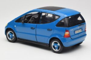 Mercedes A-Class W168 ライトブルー Maisto 1:18 37800-M5 メタル - 画像 7/8