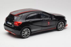 Mercedes A-Class W176 AMG ブラック Norev 1:18 183596 メタル - 画像 3/8