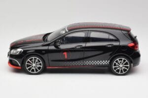 Mercedes A-Class W176 AMG ブラック Norev 1:18 183596 メタル - 画像 4/8
