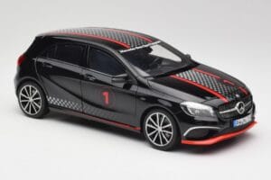 Mercedes A-Class W176 AMG ブラック Norev 1:18 183596 メタル - 画像 6/8