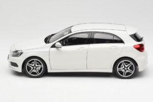 Mercedes A-Class W176 Cirrus ホワイト Norev 1:18 B66960126 メタル - 画像 4/8