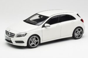 Mercedes A-Class W176 Cirrus ホワイト Norev 1:18 B66960126 メタル
