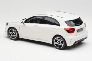Mercedes A-Class W176 Cirrus ホワイト Norev 1:18 B66960126 メタル - 画像 7/8