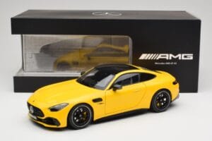 Mercedes AMG GT 43 C192 Turbo Sun Yellow NZG 1:18 B66960587 メタル - 画像 8/8