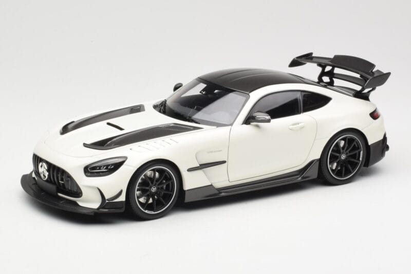 Mercedes AMG GT C190 Black Series Diamond White Metallic Minichamps 1:18 110032020 メタル