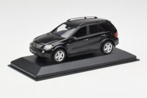 Mercedes AMG ML 63 W164 ブラック Minichamps 1:43 400037670 メタル - 画像 2/4