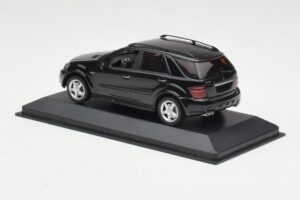 Mercedes AMG ML 63 W164 ブラック Minichamps 1:43 400037670 メタル - 画像 3/4