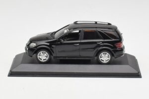 Mercedes AMG ML 63 W164 ブラック Minichamps 1:43 400037670 メタル