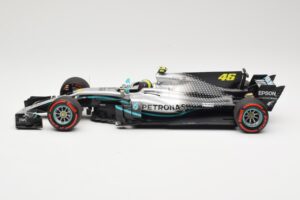 Mercedes AMG Petronas W08 V. Rossi Ride Swap Valencia December 2019 Minichamps 1:18 110191746 メタル - 画像 3/6