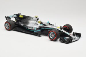 Mercedes AMG Petronas W08 V. Rossi Ride Swap Valencia December 2019 Minichamps 1:18 110191746 メタル - 画像 4/6