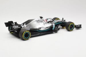 Mercedes AMG Petronas W10 #44 L. Hamilton Winner Chinese GP 2019 Minichamps 1:18 110190344 メタル - 画像 2/6