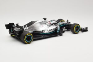Mercedes AMG Petronas W10 #44 L. Hamilton F1 World Champion Dealer Edition 2019 Minichamps 1:18 B66960567 メタル - 画像 2/7
