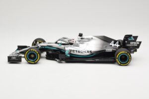 Mercedes AMG Petronas W10 #44 L. Hamilton F1 World Champion Dealer Edition 2019 Minichamps 1:18 B66960567 メタル - 画像 3/7