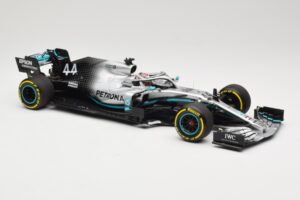 Mercedes AMG Petronas W10 #44 L. Hamilton F1 World Champion Dealer Edition 2019 Minichamps 1:18 B66960567 メタル - 画像 4/7