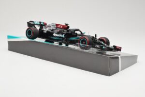Mercedes AMG Petronas W12 E Performance #44 L. Hamilton Bahrain GP 2021 Minichamps 1:18 113210144 メタル - 画像 4/6