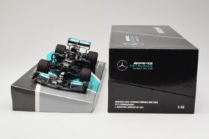 Mercedes AMG Petronas W12 E Performance #44 L. Hamilton Bahrain GP 2021 Minichamps 1:18 113210144 メタル - 画像 6/6