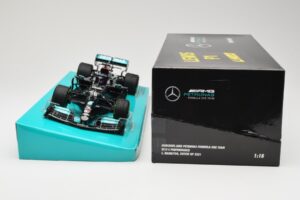 Mercedes AMG Petronas W12 E Performance #44 L. Hamilton Russian GP 2021 Minichamps 1:18 113211544 メタル - 画像 6/6