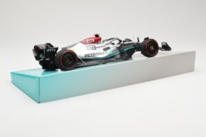 Mercedes AMG Petronas W13 E Performance #44 L. Hamilton 2022 Minichamps 1:18 113220044 メタル - 画像 3/6