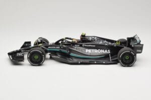 Mercedes AMG Petronas W14 E Performance #44 L. Hamilton Bahrain GP 2023 Minichamps 1:18 110230144 メタル - 画像 3/6