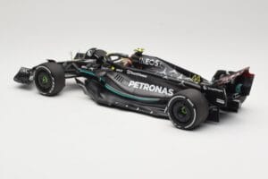 Mercedes AMG Petronas W14 E Performance #44 L. Hamilton Bahrain GP 2023 Minichamps 1:18 110230144 メタル - 画像 5/6