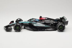 Mercedes AMG Petronas W15 E Performance #63 G. Russell Winner Austrian GP 2024 Minichamps 1:18 110241163 メタル - 画像 3/6