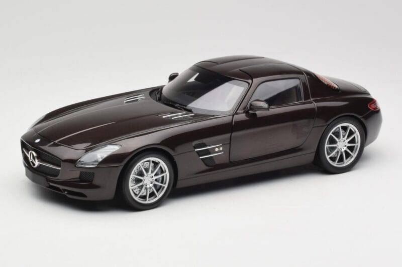 Mercedes AMG SLS C197 Brown Metallic Minichamps 1:18 100039028 メタル
