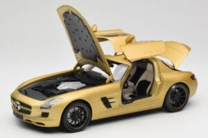 Mercedes AMG SLS C197 ゴールド Minichamps 1:18 100039024 メタル - 画像 2/8