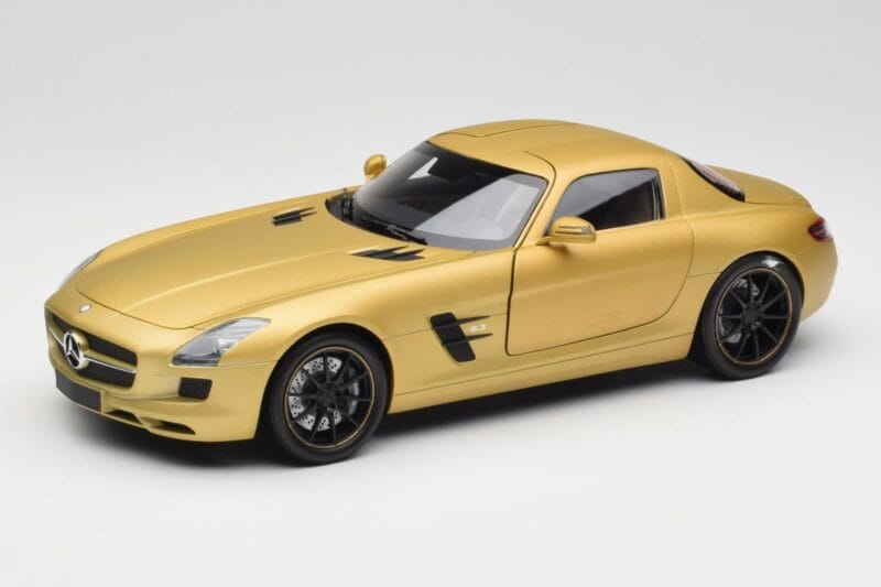 Mercedes AMG SLS C197 ゴールド Minichamps 1:18 100039024 メタル