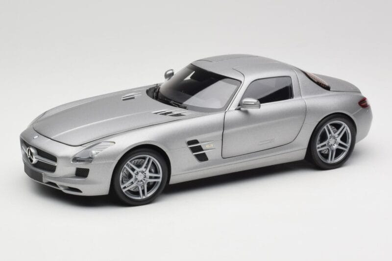 Mercedes AMG SLS C197 Grey Metallic Minichamps 1:18 100039025 メタル