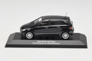 Mercedes B-Class W245 ドライビングスクール ブラック Minichamps 1:43 MB005 メタル