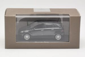 Mercedes B-Class W245 Cosmos Black Minichamps 1:43 B66962218 メタル - 画像 4/4