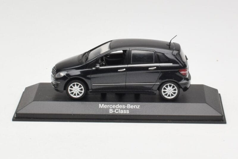 Mercedes B-Class W245 Cosmos Black Minichamps 1:43 B66962218 メタル