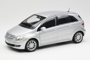 Mercedes B-Class W245 シルバー Kyosho 1:18 B66962326 メタル