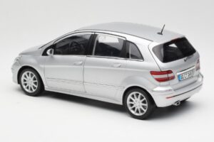 Mercedes B-Class W245 シルバー Kyosho 1:18 B66962326 メタル - 画像 7/8